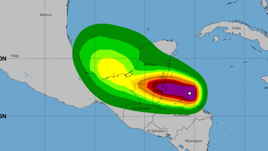 Lisa se convierte en huracán de categoría 1 en camino a Belice