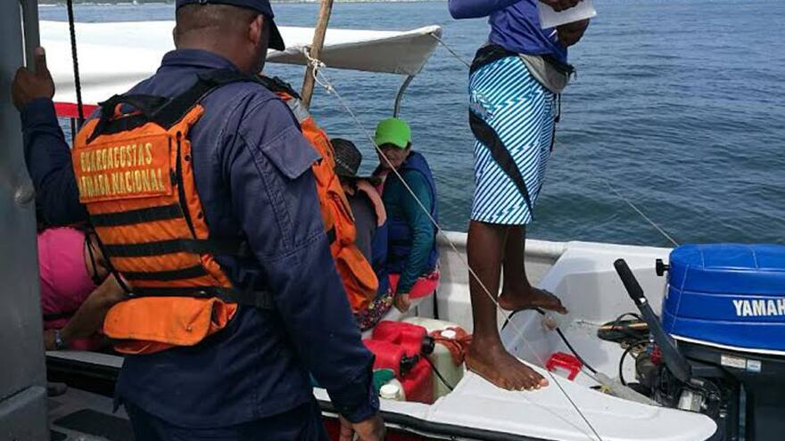 Armada inmoviliza una lancha por falta de documentación