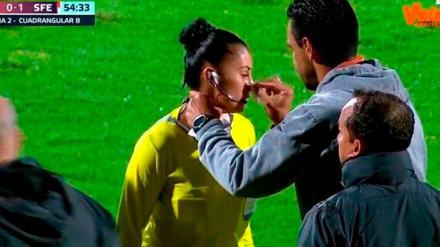 Agreden con ‘monedazo’ a juez de línea durante partido Equidad - Santa Fe