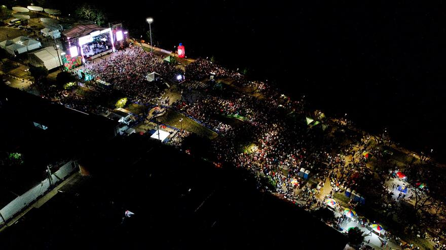 Ana Del Castillo y compañía logran multitudinaria inauguración de Mompoxjazz
