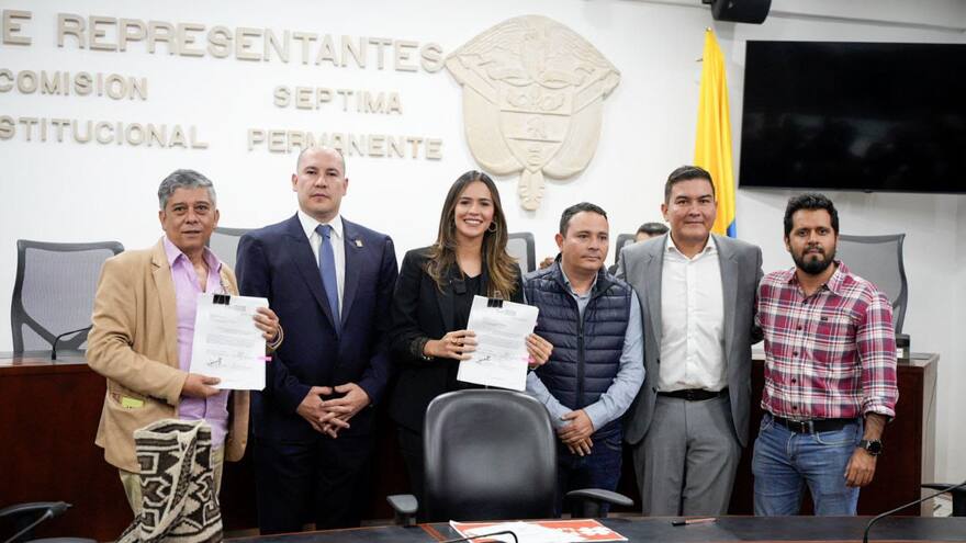Petrismo radica la ponencia de la reforma laboral para segundo debate
