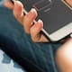 ¿Qué se conecta primero, el cargador o el celular?