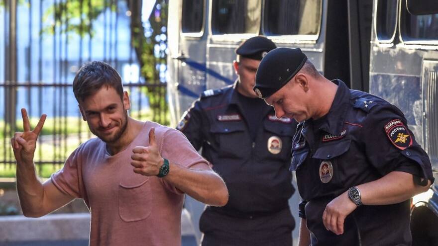 Miembro de los Pussy Riot está grave en hospital de Moscú