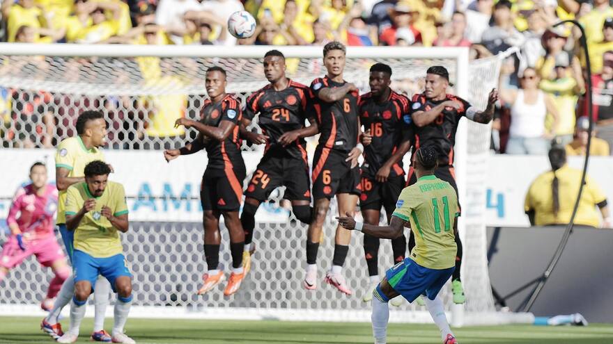 Brasil tardó 4 años, 7 meses y 13 días para volver a anotar de tiro libre