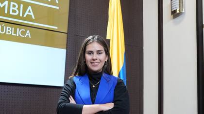 Representante a la Cámara denuncia que su hijo fue retenido por ICE en EE. UU. y permanece en “condiciones inhumanas”