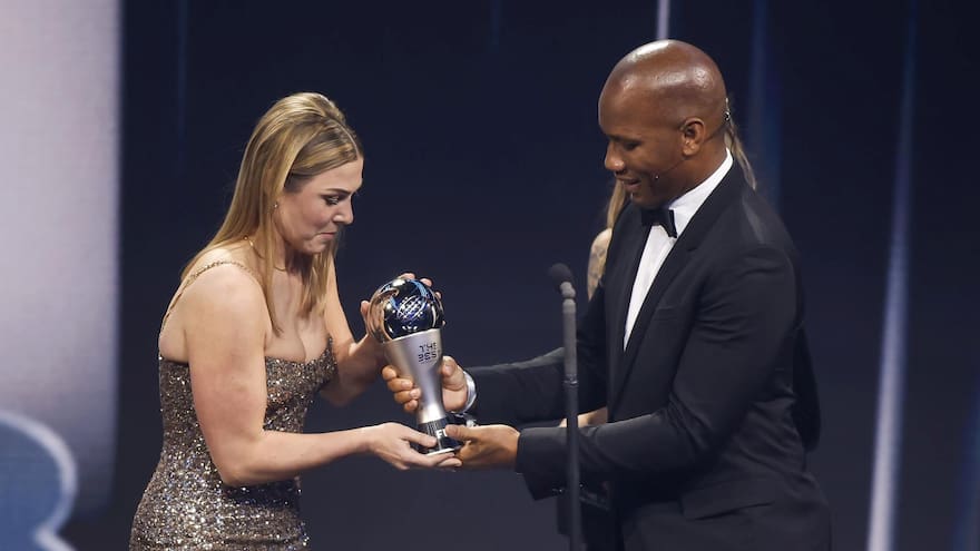 La inglesa Mary Earps, la mejor arquera en la gala de los The Best