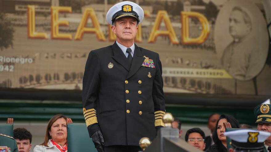 Almirante Cubides asume como nuevo comandante de las Fuerzas Militares