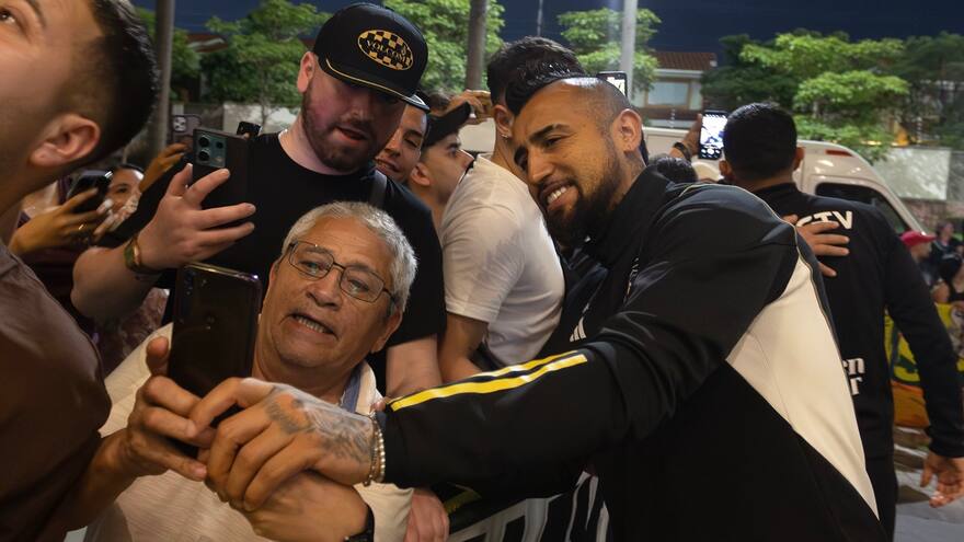 Arturo Vidal, estrella de Colo Colo, ya se siente ganador ante Junior: “Los vamos a masacrar”