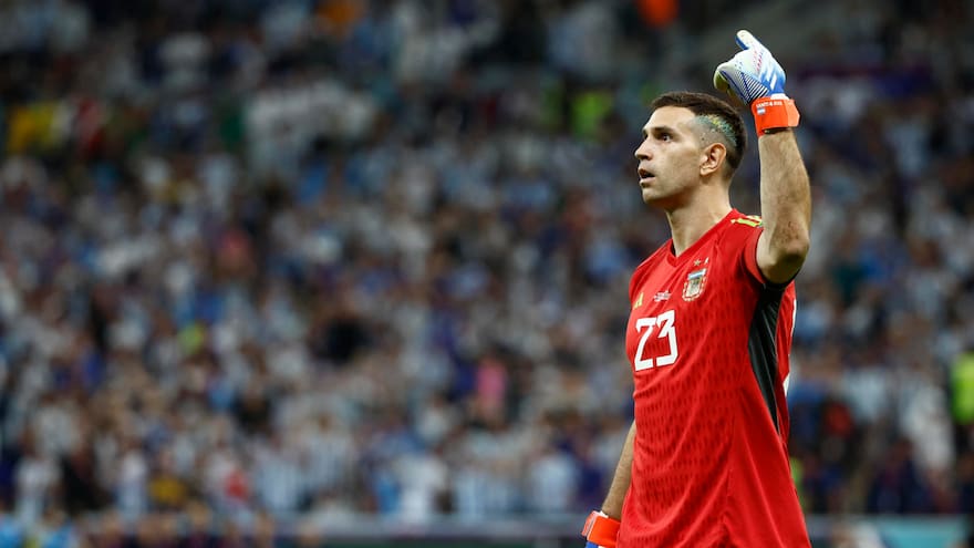 ‘Dibu’ Martínez: 'Mateu Lahoz es arrogante, le decías algo y te hablaba mal':