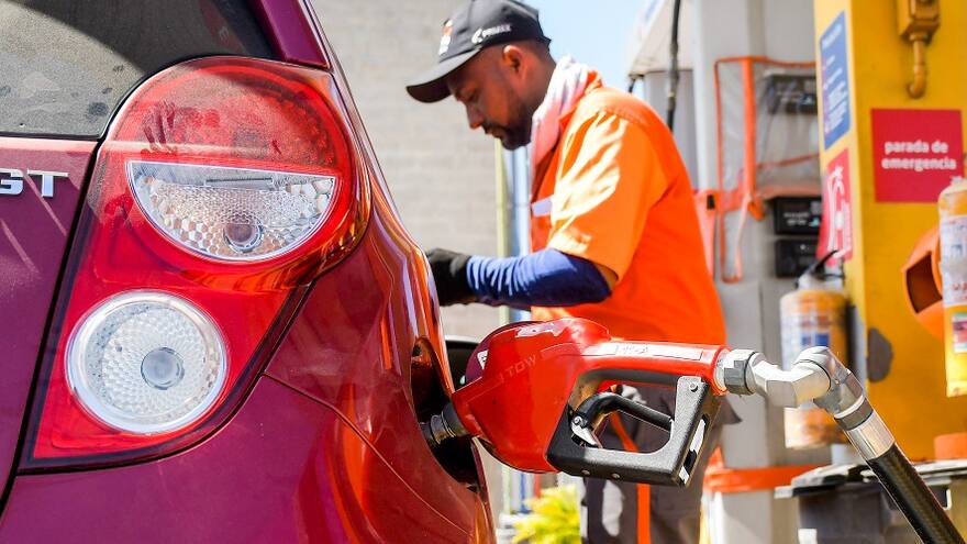 Alza de la gasolina, otra carga para el bolsillo de los consumidores