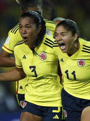 Las mujeres y el fútbol | Columna de Martha Villalba