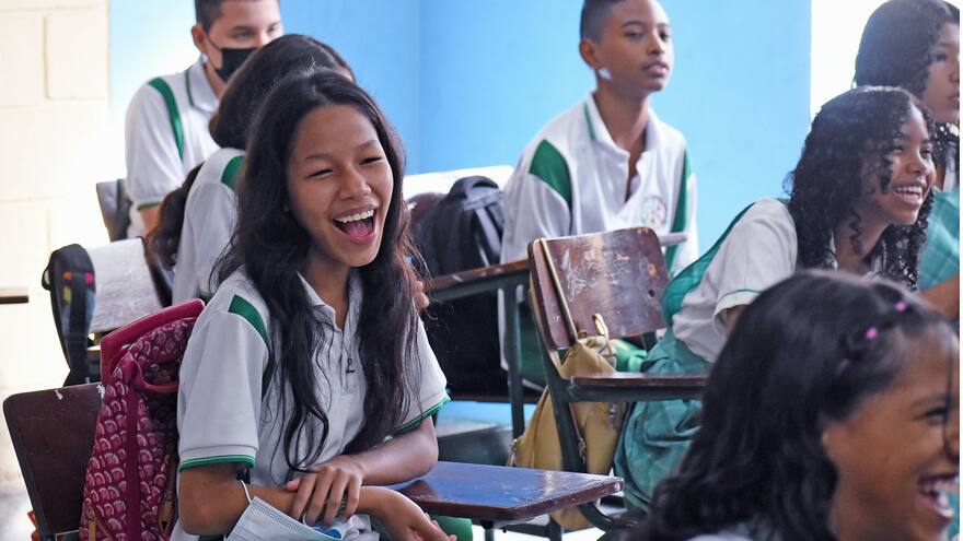 Barranquilla: alcalde Jaime Pumarejo visita colegio en primer día sin tapabocas