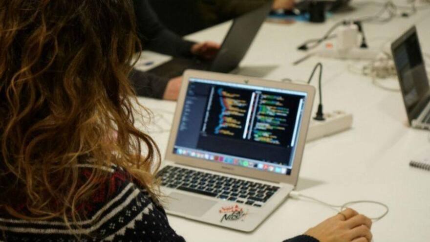 ¿Cuáles son las carreras que ganan menos dinero en Colombia? Esto fue lo que respondió la IA frente a las profesiones