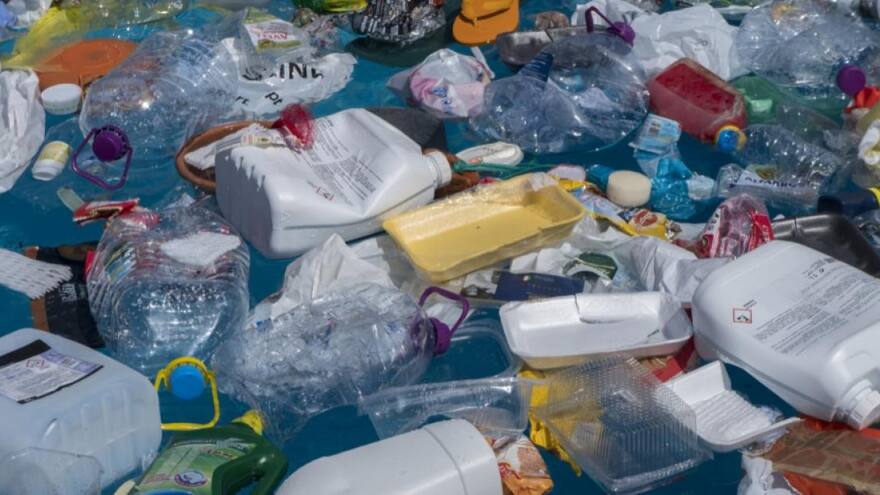 La pandemia habría generado ocho millones de toneladas de residuos plásticos