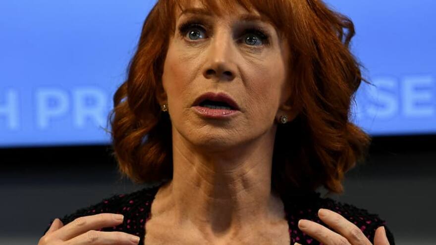 Twitter suspende a la comediante Kathy Griffin por parodiar a Elon Musk