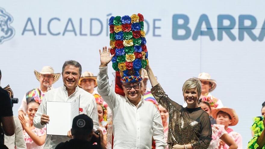 Festival Vallenato 2024: Iván Villazón recibe el turbante de la tradición del Carnaval de Barranquilla