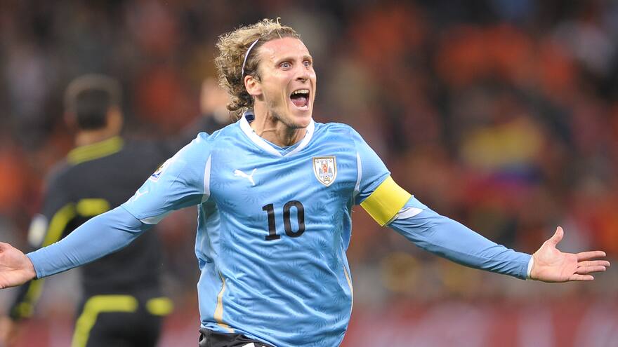 Diego Forlán volverá a la canchas