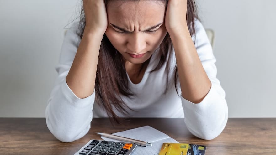 Si el banco vende su deuda a una empresa de cobranza, ¿usted aún debe pagarla?