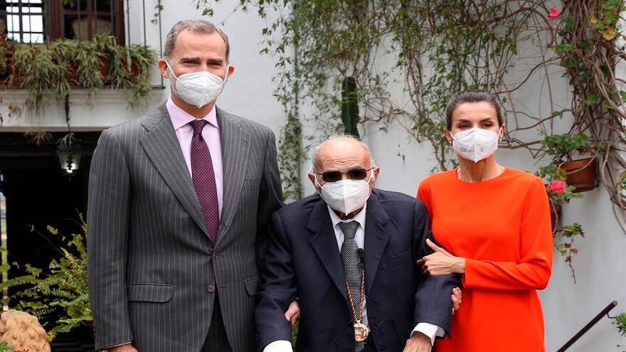 Reyes de España entregan el Premio Cervantes a Francisco Brines