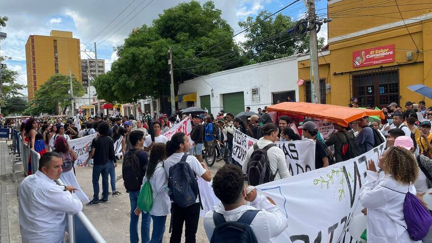 Estudiantes de Uniatlántico exigen intervención de la sede de la carrera 43