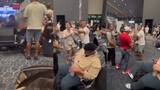 Video: esto pasó después de que un hombre agrediera a una mujer en el Aeropuerto El Dorado