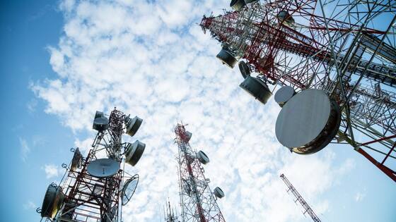 WOM pide a Petro rechazar la integración de Tigo y Movistar en Colombia