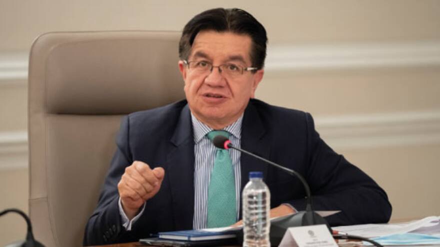 Denuncian a exminsalud por comprar 2 millones de medicamentos innecesarios