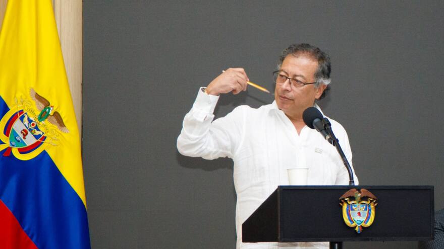 Gustavo Petro dice que la Inteligencia Artificial “tiene la capacidad de la extinción humana”