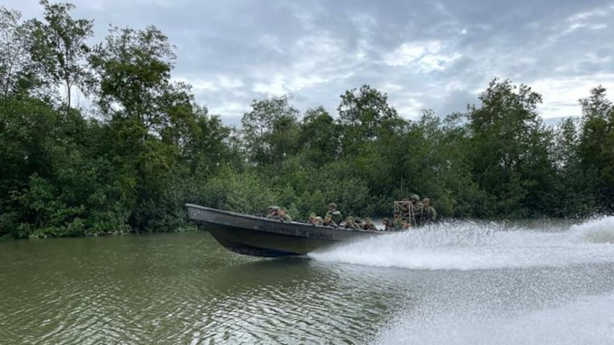 Un muerto y 10 heridos dejó choque de lancha que habría atacado a la Armada
