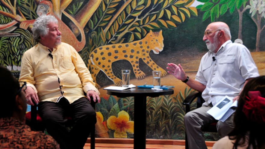 Juan Gossaín y Juan Manuel Roca se presentaron en La Cueva