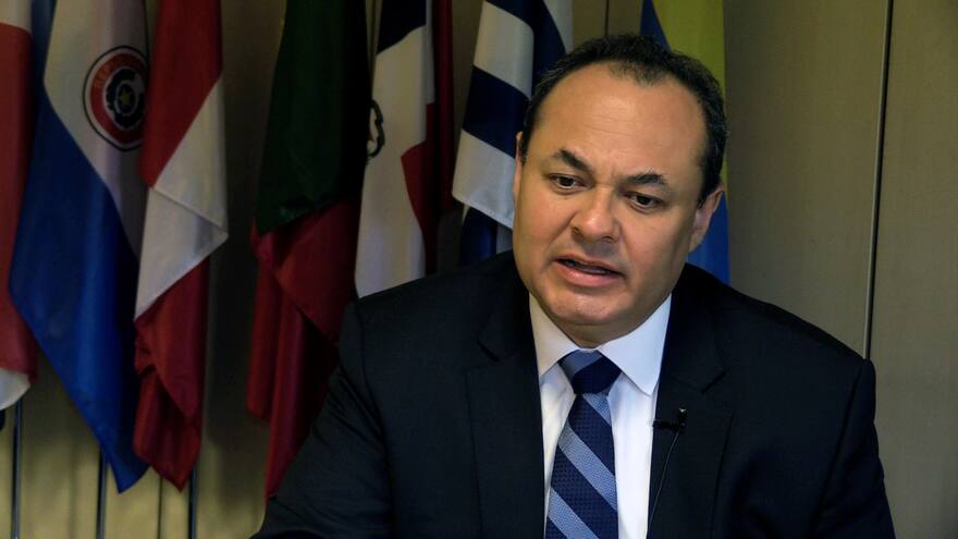 Luis Carranza dejará la presidencia de la CAF en abril