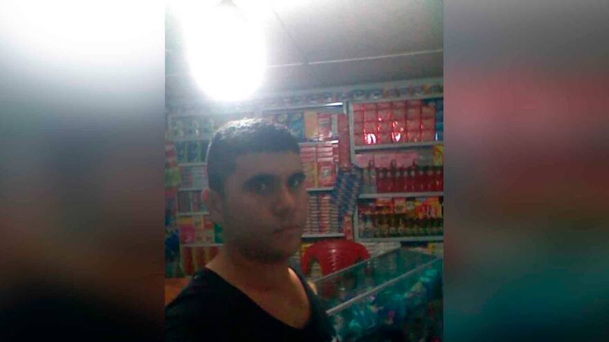 Tendero pierde la vida tras chocar su moto contra un carro