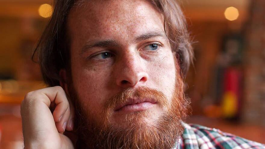 'Me gusta la idea de explicar la realidad a través de una ficción': Alejandro Morellón