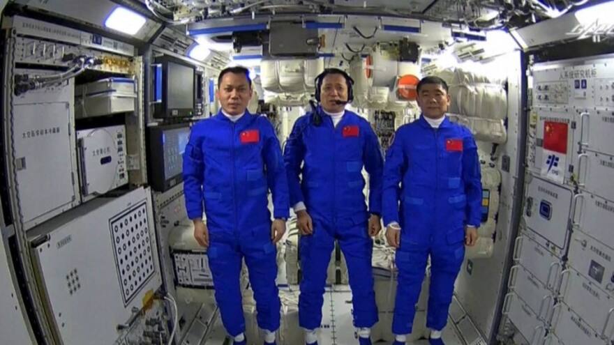 Aterriza con éxito la nave china Shenzhou-12 con tres astronautas a bordo