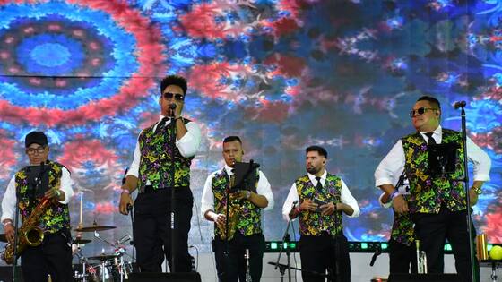 Chelito De Castro ya pone la nota musical en la Lectura del Bando