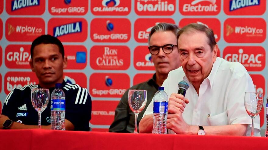 El incómodo momento que le hicieron pasar los jugadores de Junior a Fuad Char