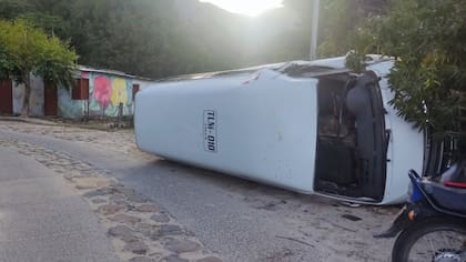 Personal médico resultó lesionado tras volcamiento de bus en zona rural de Valledupar