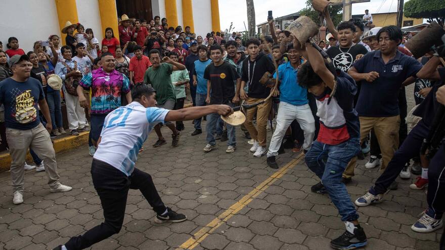 A punta de látigo: así es la celebración en Nicaragua por San Juan Bautista