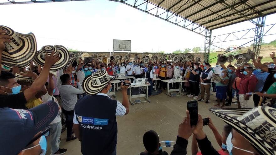 Entregan apoyos para artesanos y cultivadores zenúes en Córdoba