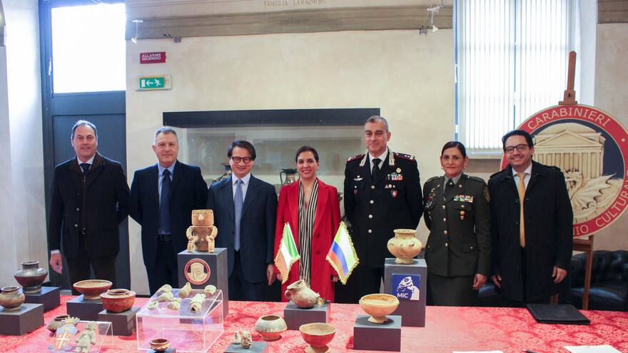 Italia entrega a Colombia 25 piezas arqueológicas precolombinas de valor incalculable
