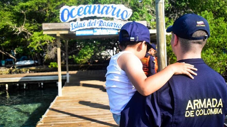 Armada de Colombia cumple el sueño de dos niños de conocer el mar