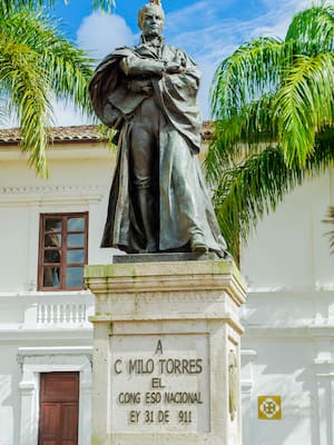 Camilo Torres ¿Sacerdote o guerrillero?