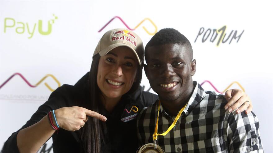 Yuberjen recibió medalla simbólica y donación impulsada por Mariana Pajón