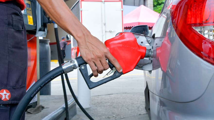 Precio de la gasolina sube otros $600 en agosto