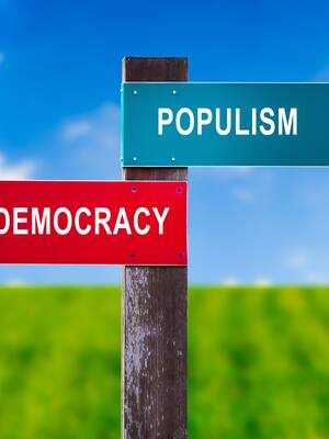 Democracia vs. autocracia