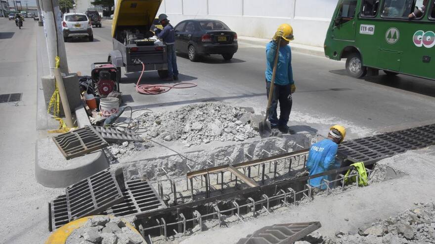 Continúa la reposición de rejillas robadas: Distrito