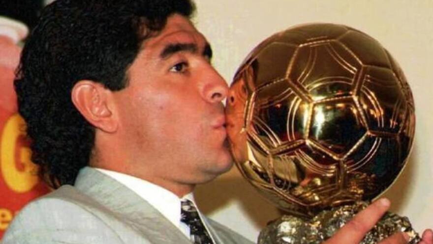 Subastarán el Balón de Oro que Diego Maradona ganó en el Mundial de México 1986, en Francia