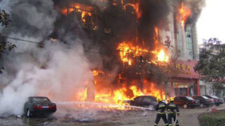 Explosión en fábrica de China deja 2 muertos y casi 60 heridos