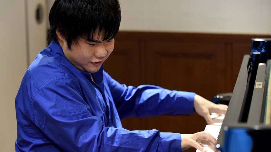 Este es Nobuyuki Tsujii, el pianista ciego que aprendió a tocar de oído