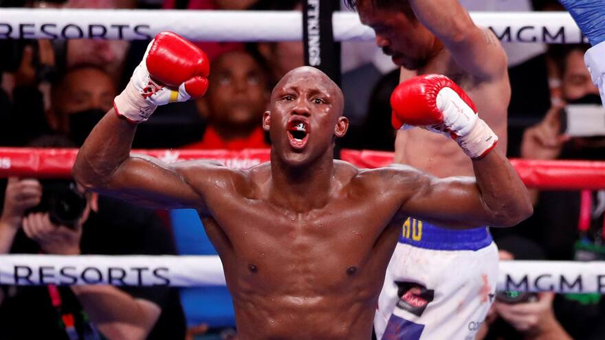 La felicidad del cubano Yordenis Ugás tras vencer a Manny Pacquiao